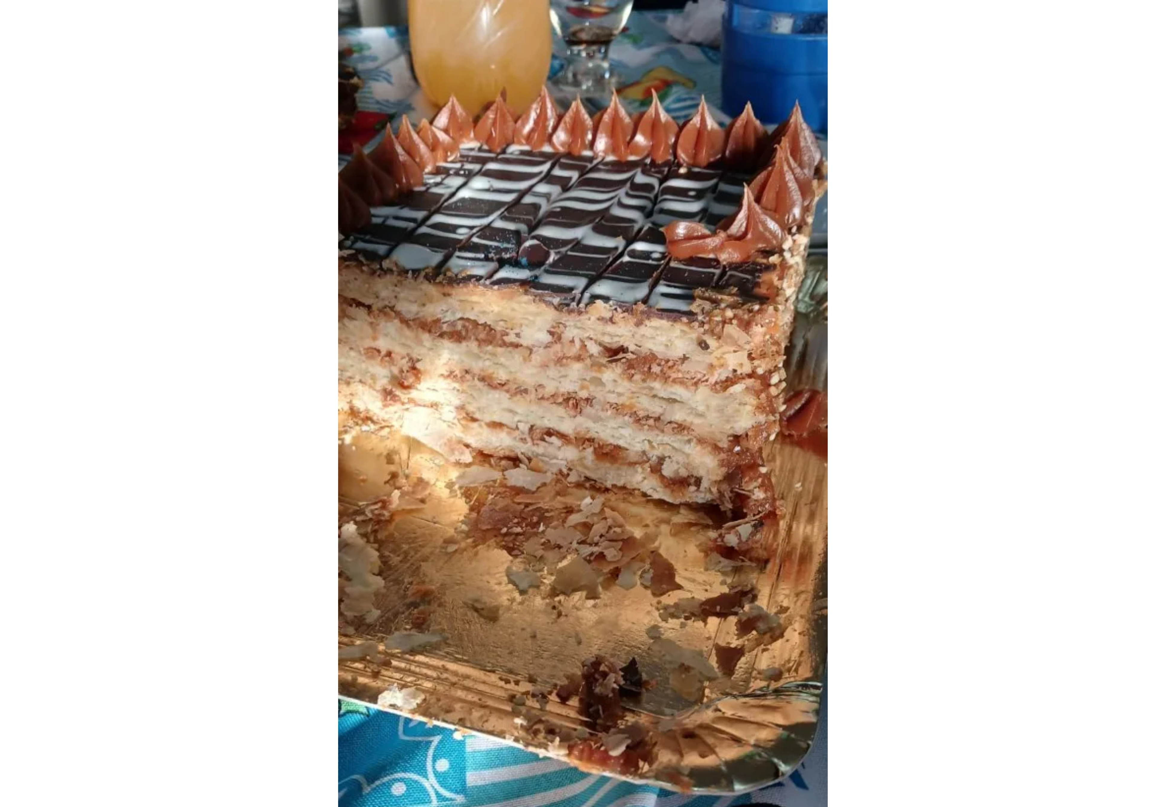 Así queda por dentro la torta milhojas.