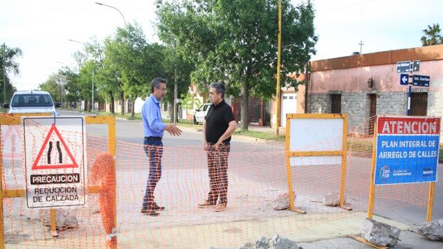 Gustavo Klein, junto al secretario de Infraestructura Néstor Gómez,