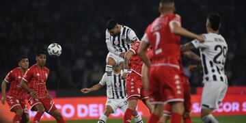 Nahuel Bustos, a él finalmente le dieron el gol, puso arriba a Talleres ante Huracán.