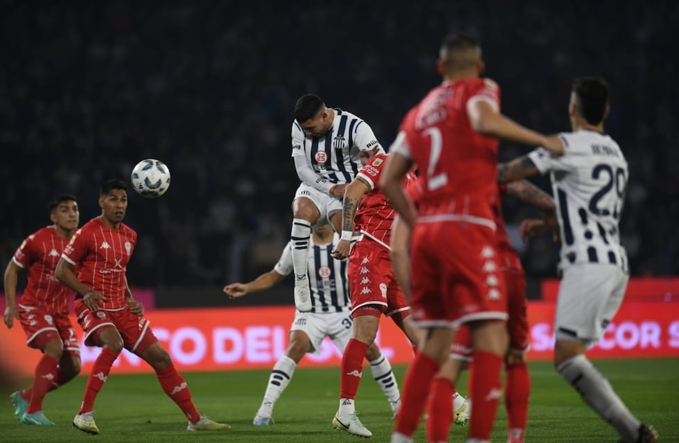 Videos: Talleres abrió el marcador ante Huracán, y la alegría duró poco