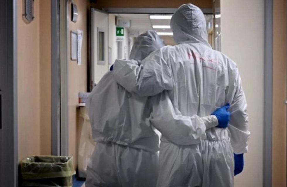 Una kinesióloga de Corrientes le canta chamamé a los pacientes con coronavirus