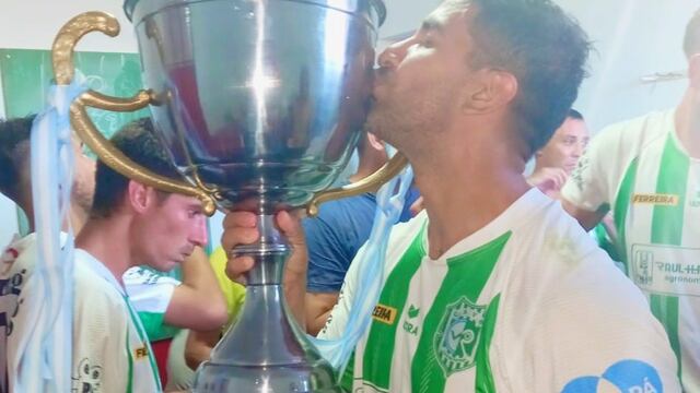El puntaltense Emilio Ortiz fue campeón con Villa Rosas en Coronel Dorrego.