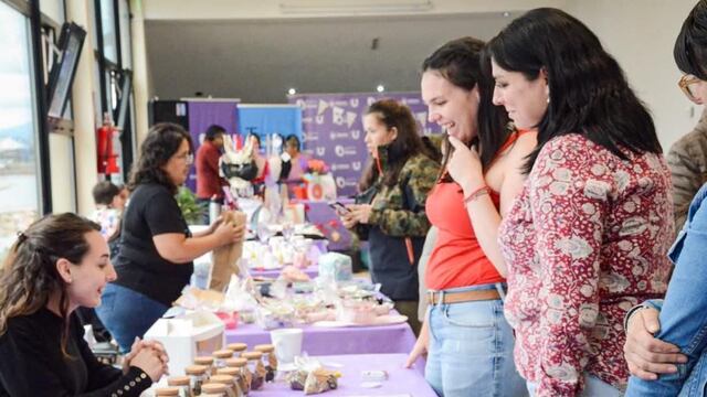 Como temática al “día del amor y la amistad” se realizó otra Expo Feria en la Casa de la Mujer