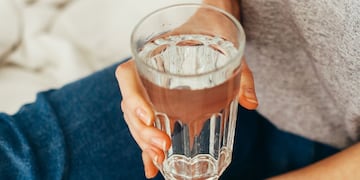 Beber más no siempre es mejor: la ciencia lo explica.