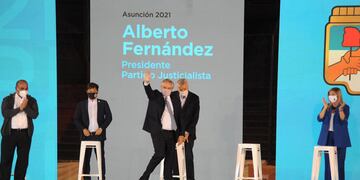 Alberto Fernández asume la presidencia de PJ (Foto: Clarín)