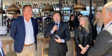 Javier Milei no fue al coloquio IDEA y tuvo su propio encuentro con empresarios en Mar del Plata.
