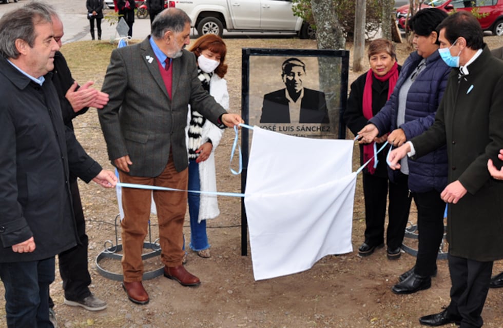 El municipio rindió merecido homenaje a la memoria de José Luis Sánchez