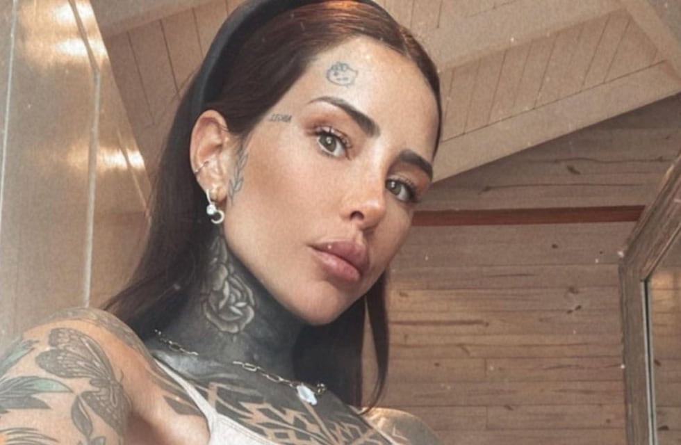 Cande Tinelli posó con un corset de lencería blanco y revolucionó las redes
