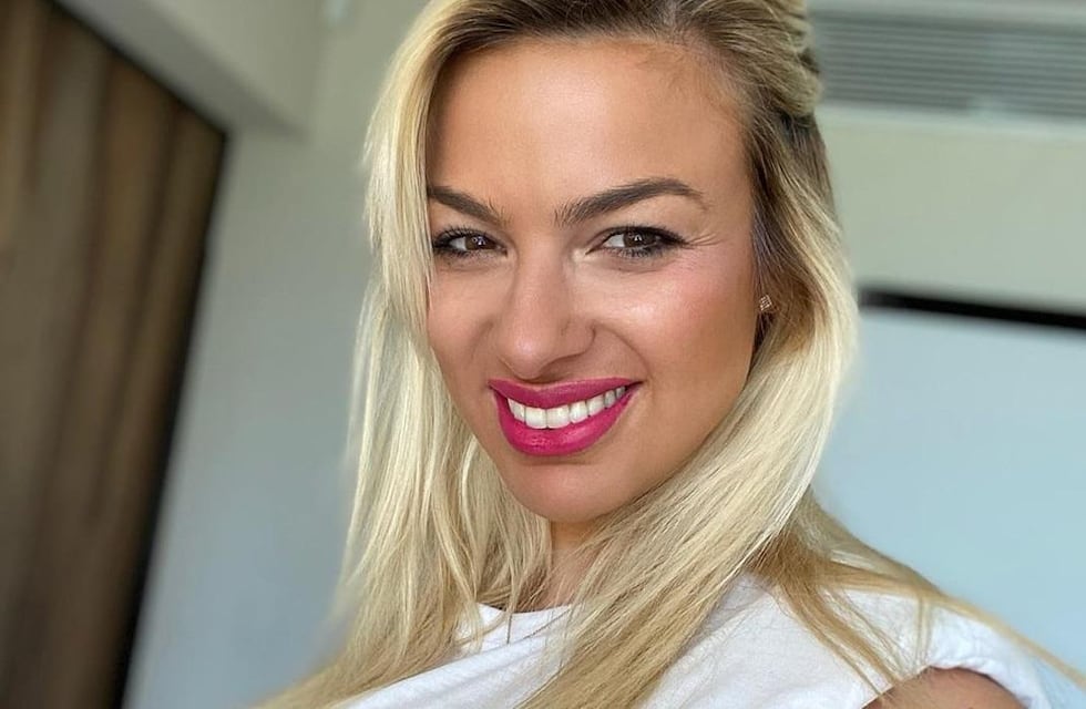 Ailén Bechara impactó en las redes con una enteriza muy cavada y con la espalda descubierta