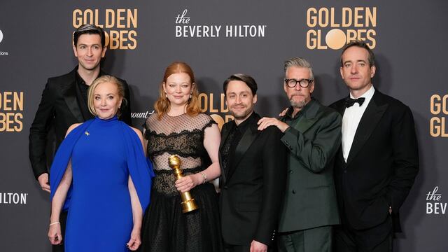 El equipo de "Succession", la serie ganadora más festejada en los Globos de Oro 2024 (AP)