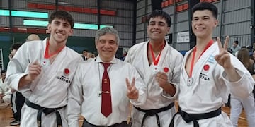 Matías Hernández, Arturo Ríos, Gonzalo Aguilar y Facundo Chanquía. Obtuvieron al medalla el subcampeonato por equipos en Chaco.