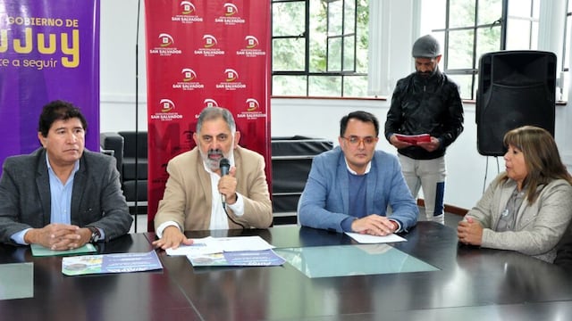 Hugo Flores, Raúl Jorge, Lisandro Aguiar y María Galán encabezaron el anuncio de la llegada de Los Pumpas XV a San Salvador de Jujuy este viernes.