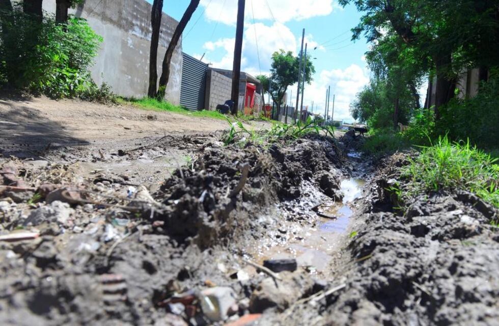 Amarró un perro al camión municipal y lo arrastró por toda la comuna: grave denuncia en Córdoba