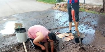 Carlos Bogado llamó a su hijo plomero para arreglar la pérdida de Aysam en calle Las Heras en Cuadro Nacional.