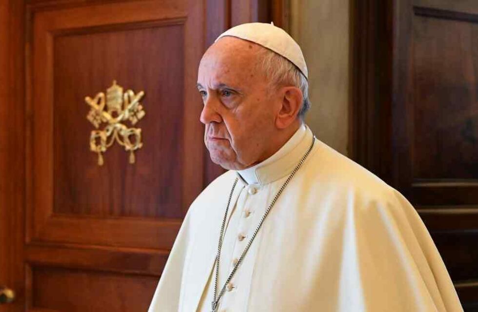 El papa Francisco rechazó la renuncia de un cardenal investigado por abuso de menores
