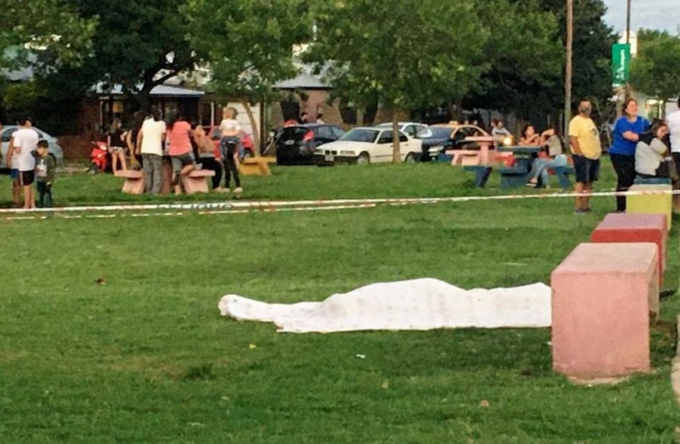 Hallaron auto prendido fuego tras el crimen de un joven en barrio Acindar