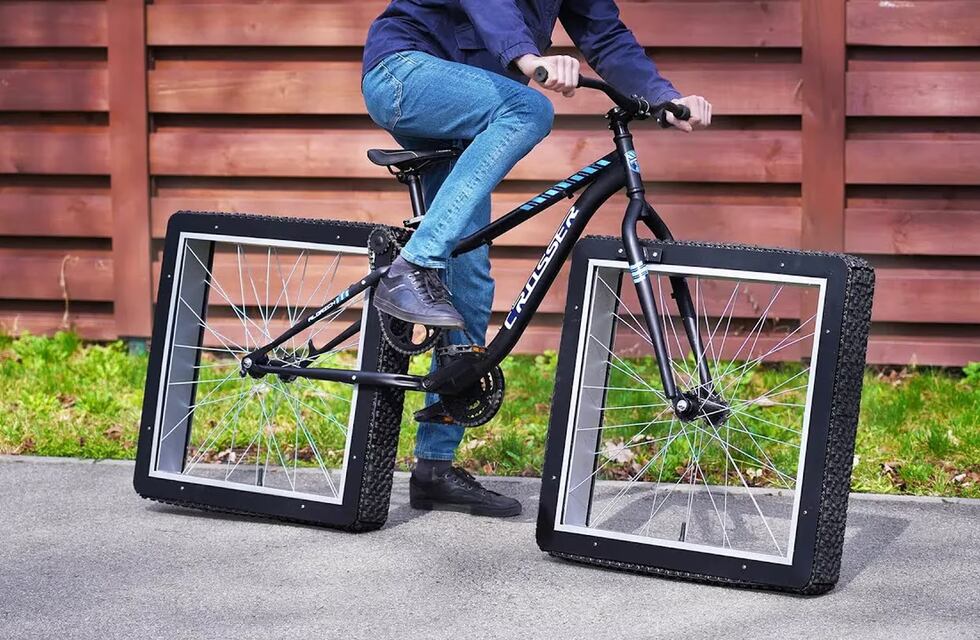 Cómo funciona la nueva bicicleta que tiene ruedas totalmente cuadradas