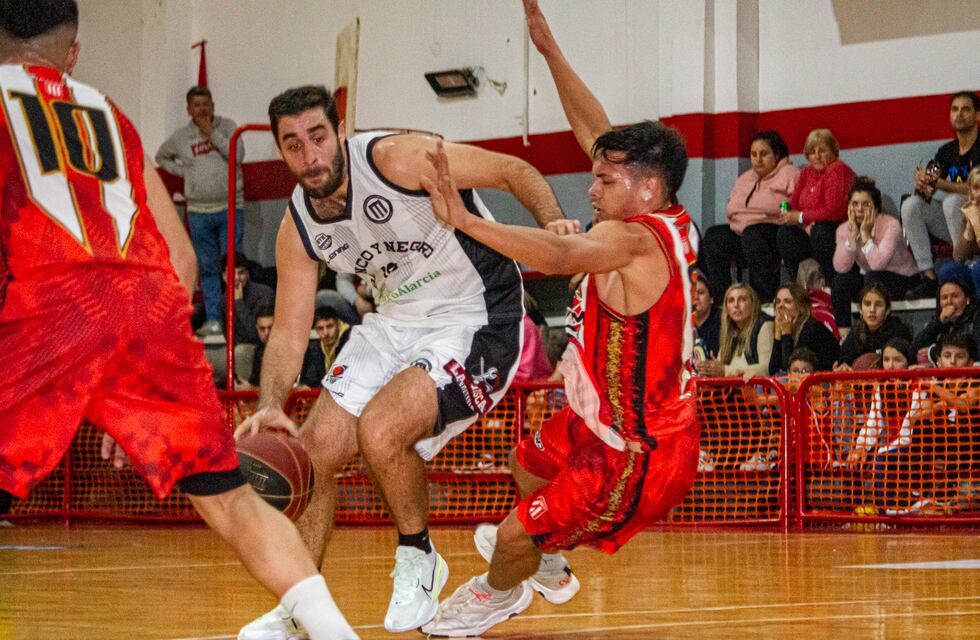Torneo Oficial de Básquet de Tres Arroyos: victorias de Argentino, Club de Pelota y Blanco y Negro
