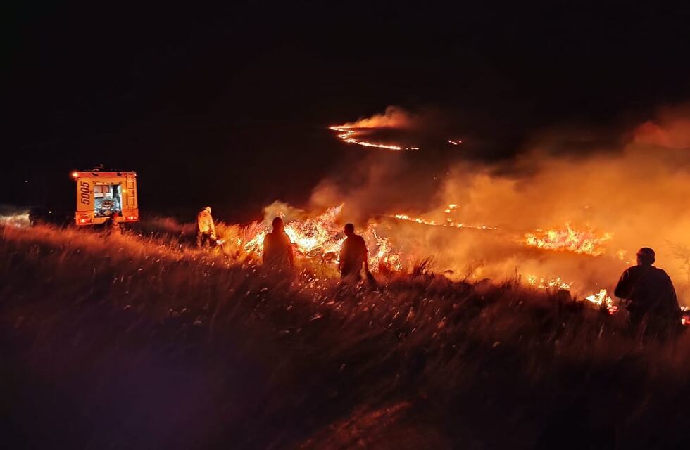 Continúan los trabajos por los incendios forestales en el cordón montañoso Ancasti