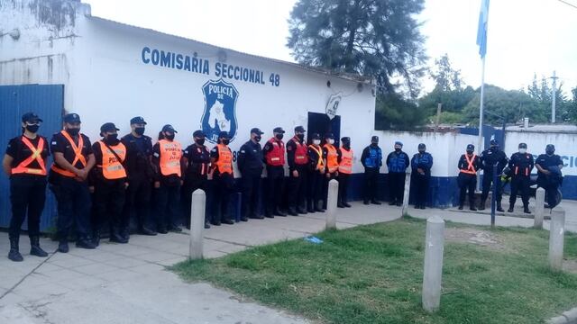 A primera hora de la mañana el personal policial partió desde la Comisaría 48 para retomar las tareas de rastrillaje.