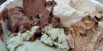 Ordenó un cuarto de helado y desconfió de la atención de la cordobesa.