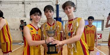 Simón Avaca, Pedro Del Grazia e Ignacio Rial, Campeones U 15 con Bahiense del Norte.