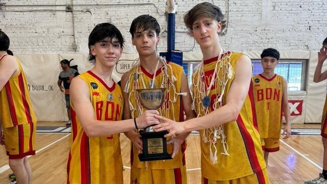 Simón Avaca, Pedro Del Grazia e Ignacio Rial, Campeones U 15 con Bahiense del Norte.
