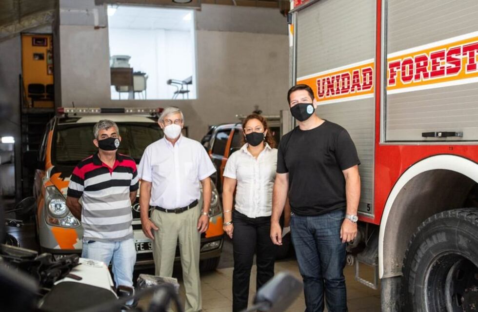 AMA entregó un aporte económico a Bomberos Voluntarios de Arroyito