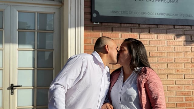 Una boda contra la superstición: se casaron un martes 13 y fueron los únicos en Misiones.