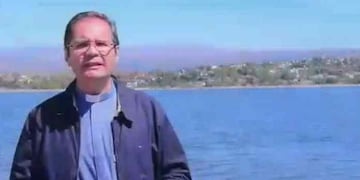 El padre Mario Bernabey dio un sermón en el que criticó la rebaja de las jubilaciones (Carlos Paz vivo)