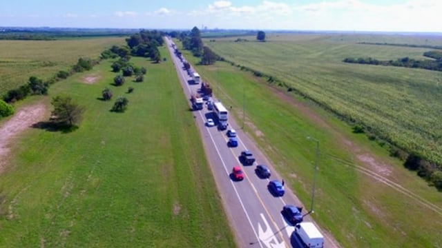 Filas en cruces fronteras Uruguay - Argentina