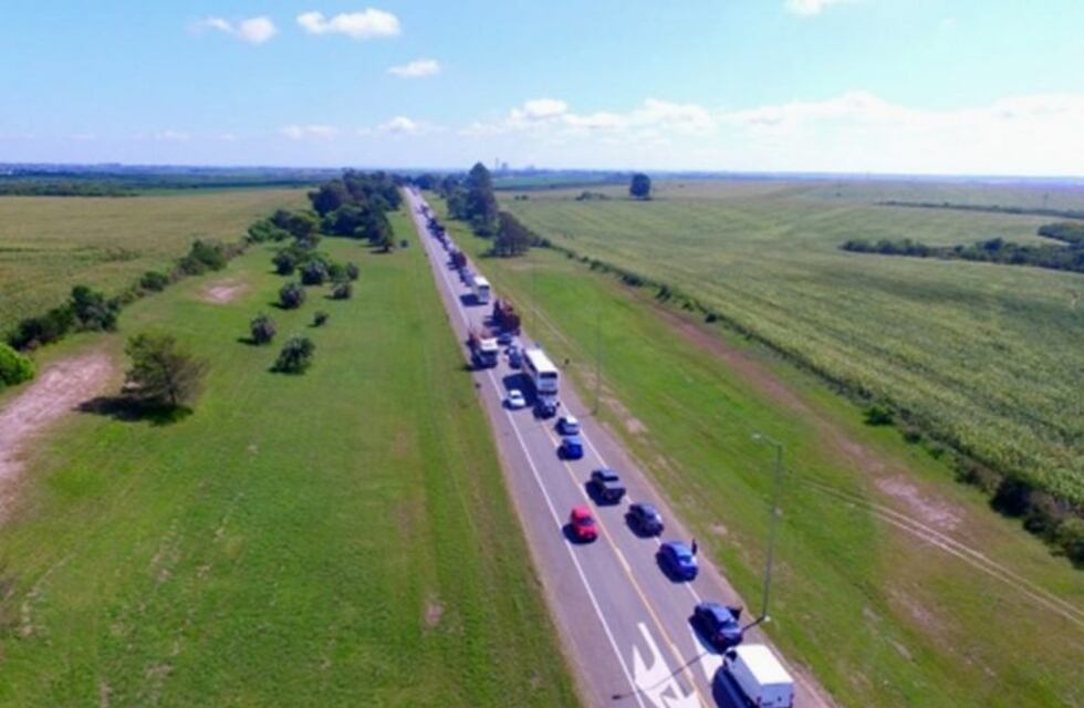 Fronteras colapsadas con largas filas para ingresar a Argentina