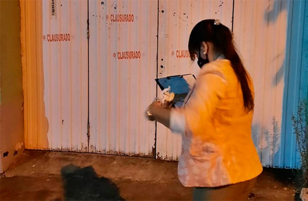 Fiesta clandestina: llegó la policía y gran cantidad de jóvenes escaparon por el garage