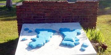 Se derrumbó un monumento en una plaza de Gualeguaychú y aplastó a una nena de 3 años