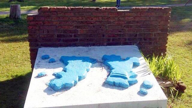 Se derrumbó un monumento en una plaza de Gualeguaychú y aplastó a una nena de 3 años