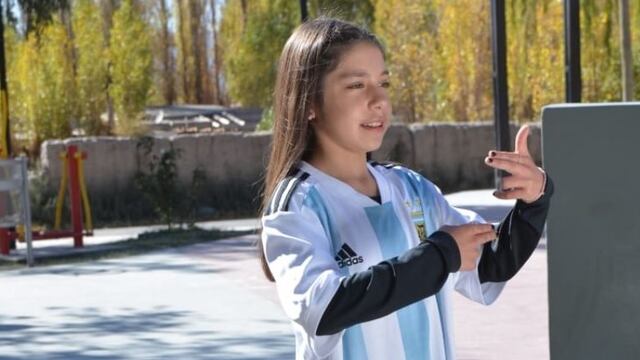 Candela López tiene 10 años, es sanjuanina y progragonizará el video del Himno Nacional en lengua de señas que estrenará el próximo 25 de mayo.