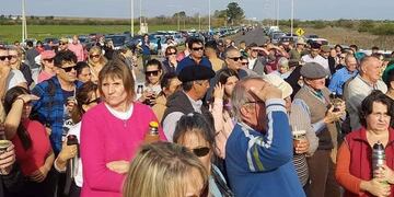 Ruta 20: cientos de entrerrianos se movilizaron. Fuente: Radio Máxima.