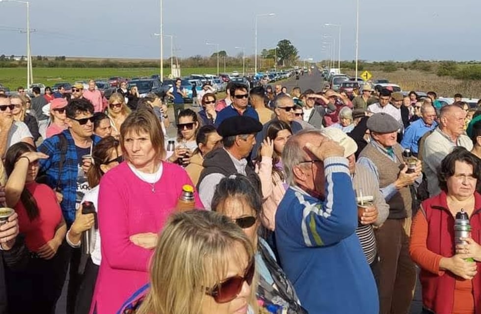 Ruta 20: cientos de entrerrianos se movilizaron reclamando su reconstrucción