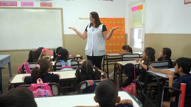 Frente al inicio de clases el 1 de marzo, se espera la publicación del aumento salarial para los docentes.