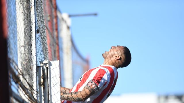 Alarido de Fernando Alarcón. Gol del "Palomo" y triunfo de Instituto, para pelear arriba (Javier Ferreyra / La Voz).