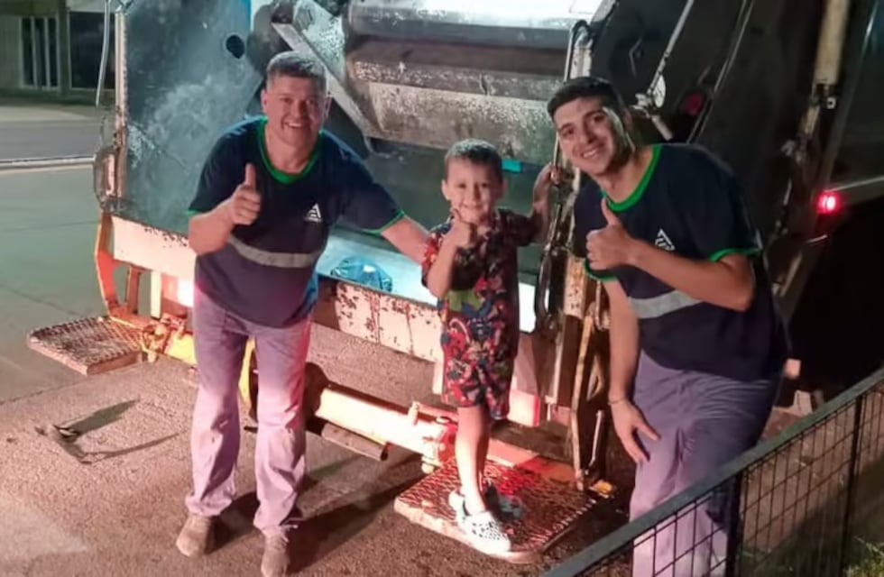 Córdoba: tiene 4 años, es fanático de los recolectores de basura y, cada noche, los espera con un vaso de café