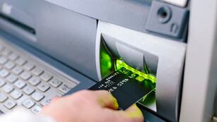 Cómo evitar estafas en cajeros automáticos de Córdoba.