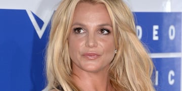 Britney Spears eligió un vestido rojo para cenar con amigos y se llevó todos los corazones /foto. Gentileza Instagram.