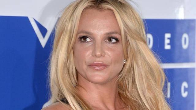 Britney Spears eligió un vestido rojo para cenar con amigos y se llevó todos los corazones /foto. Gentileza Instagram.