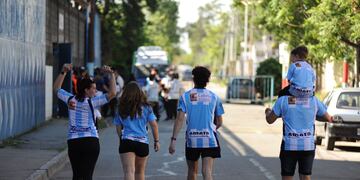 Incontables familias cordobesas viajaron para alentar a la Academia.