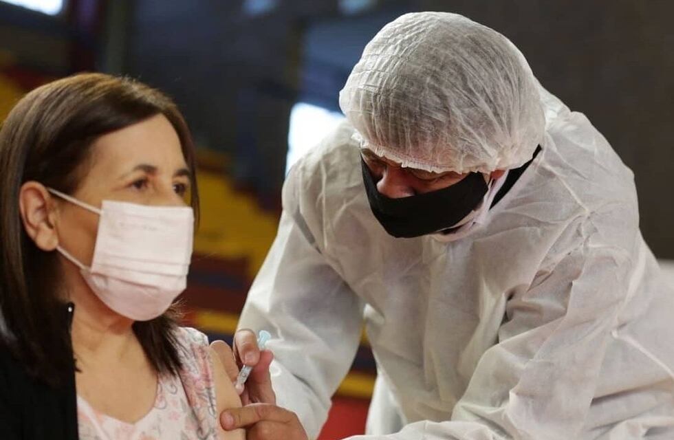 Intendente y médico: Daniel Orozco se sumó al operativo de vacunacion en Las Heras