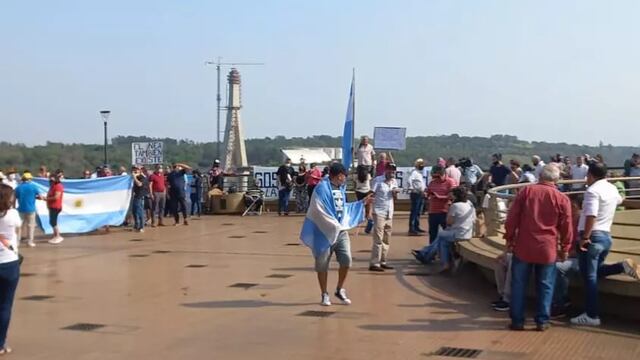 Nuevamente se autoconvocaron en Iguazú para reclamar a Nación la apertura del puente Tancredo Neves