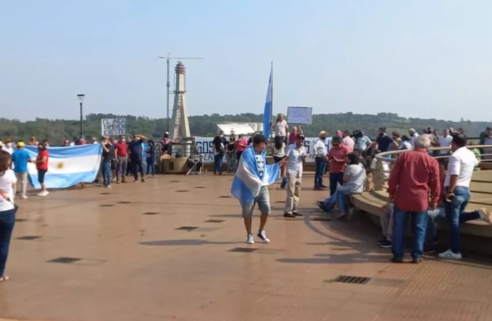 Nuevamente se autoconvocaron en Iguazú para reclamar a Nación la apertura del puente Tancredo Neves