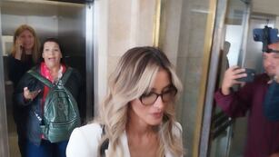 Sofía Pacchi se presentó a declarar en la causa de violencia contra Alberto Fernández. (Clarín / Guillermo Rodríguez Adami)