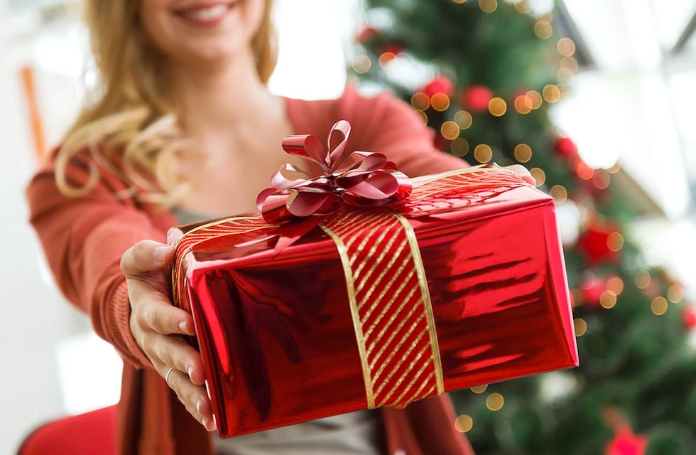 Por qué aseguran que no hay que regalarle zapatos a una pareja durante Navidad, según el Feng Shui